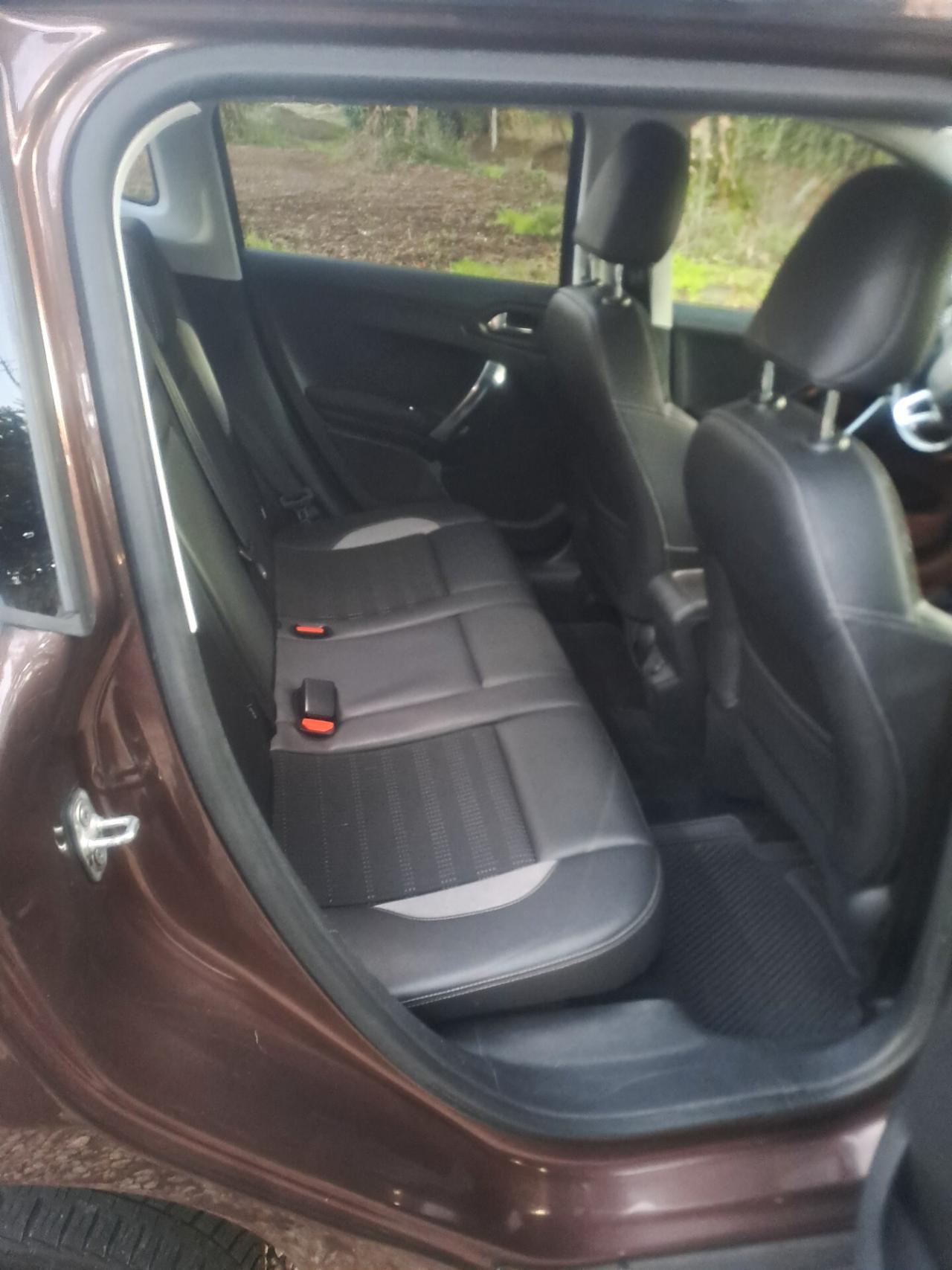 Peugeot 2008 1.6 e-HDi 92 CV Stop&Start Urban Cross