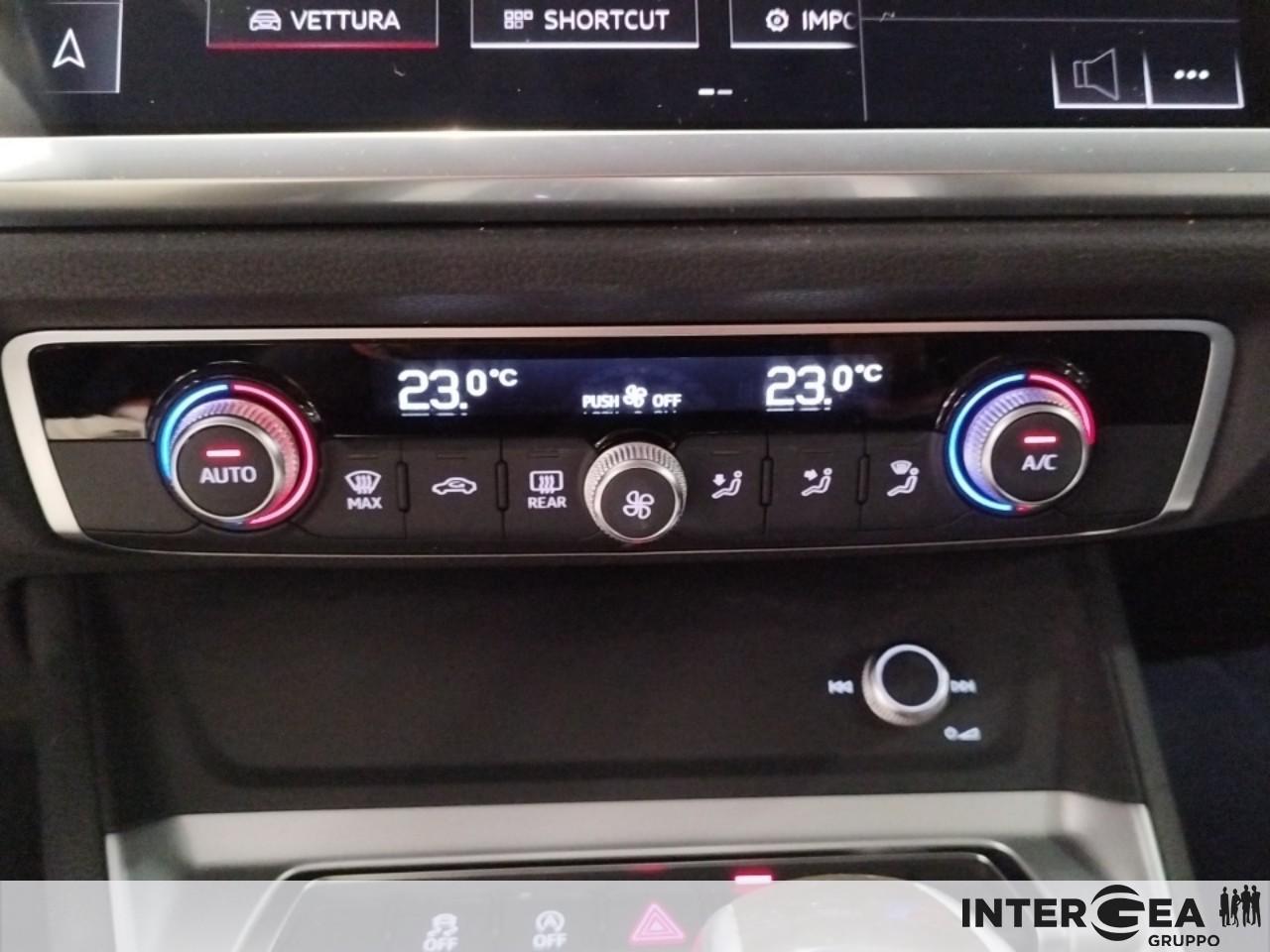 AUDI Q3 35 2.0 tdi Business s-tronic