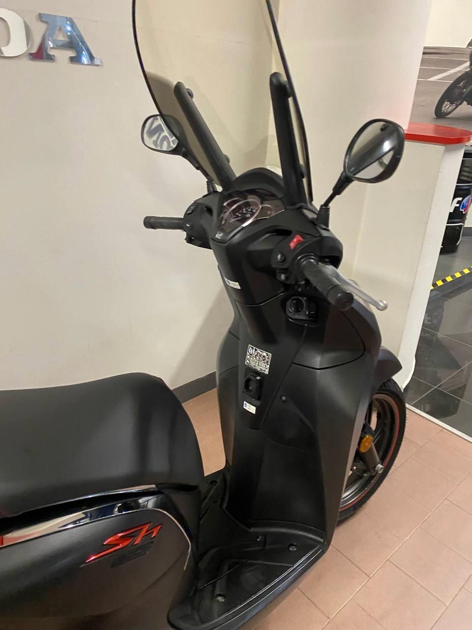 Honda SH 300 i sporty