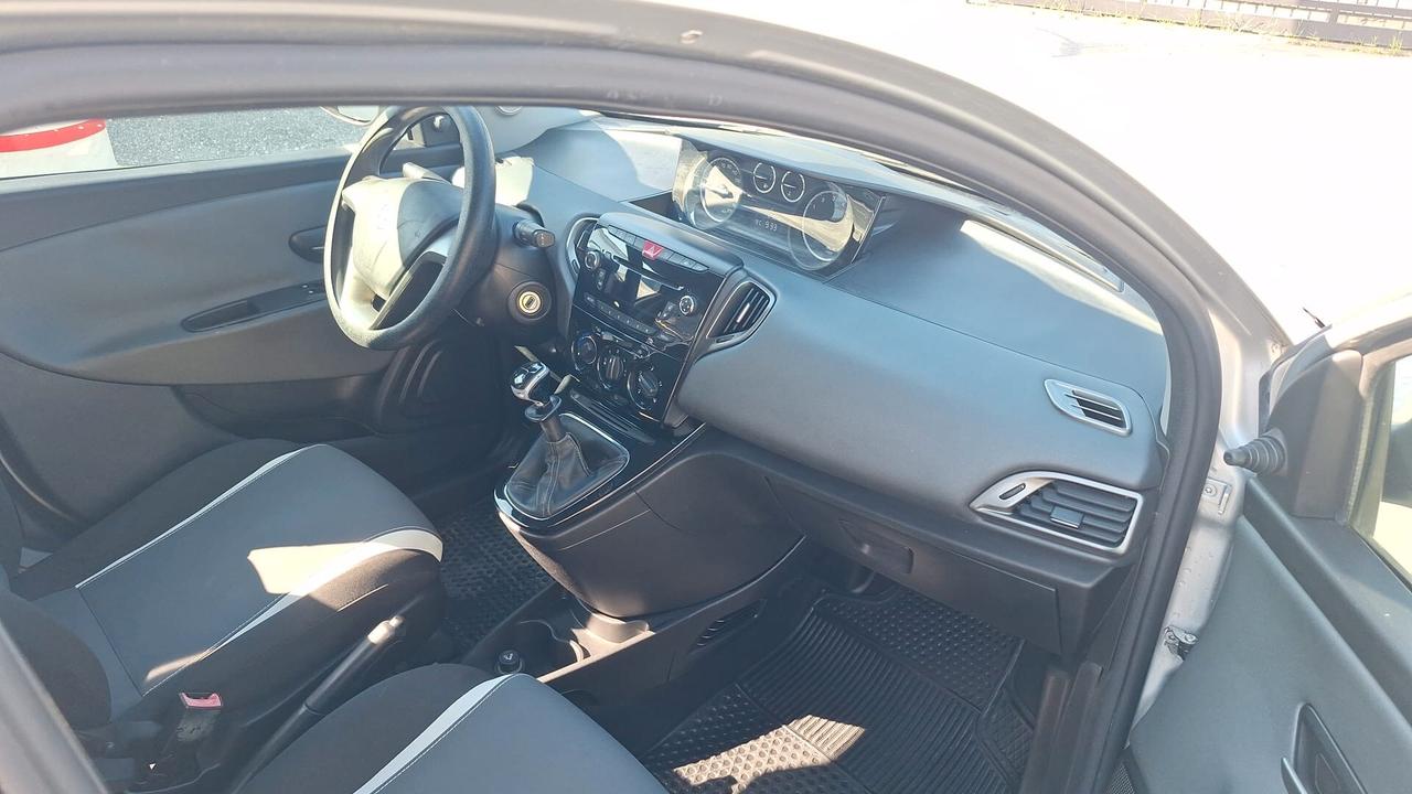 Lancia Ypsilon 1.2 69 CV 5 porte Elefantino