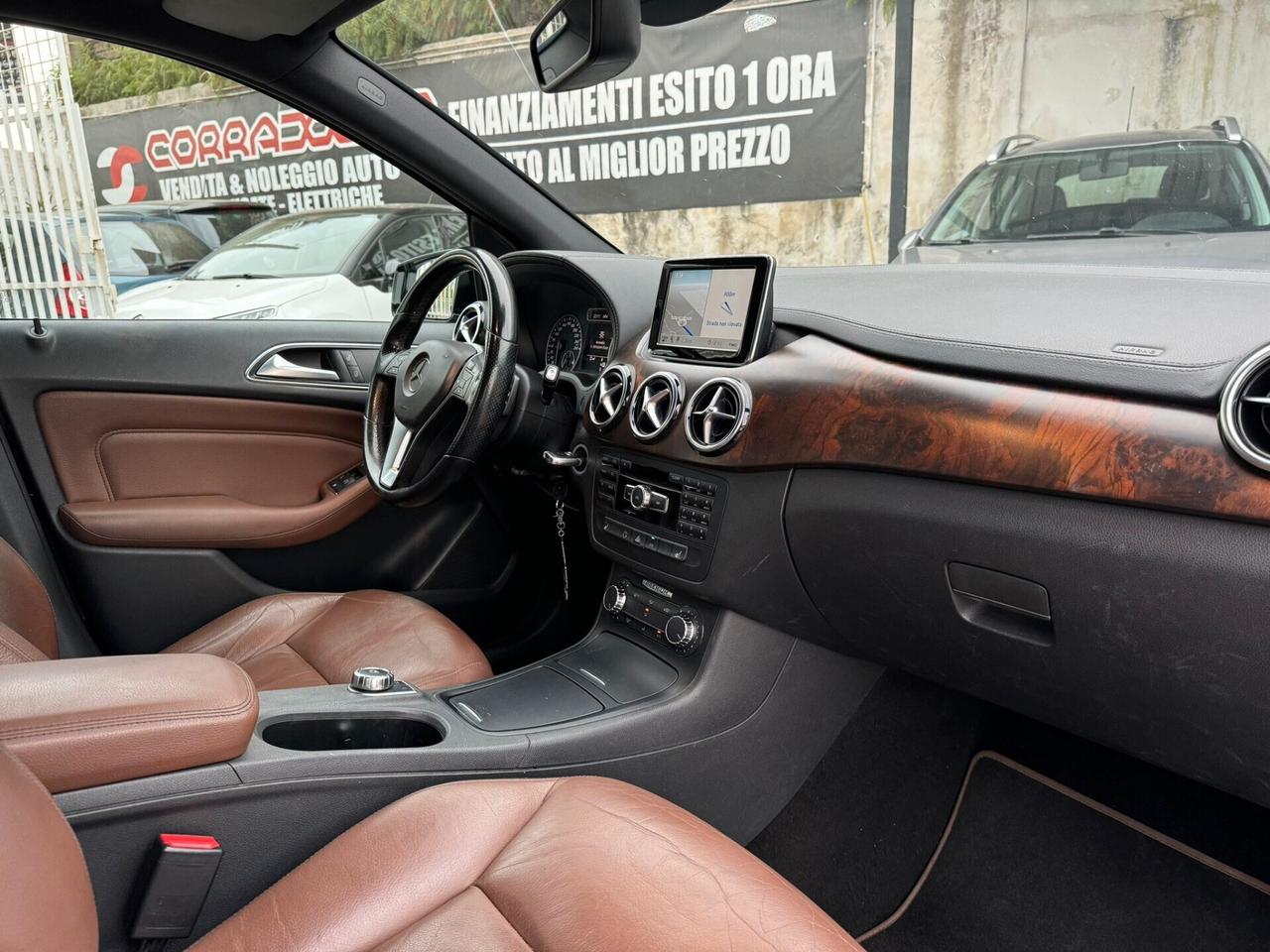 Mercedes B 180 PREMIUM AUTOMATICA NAVI FULL LED