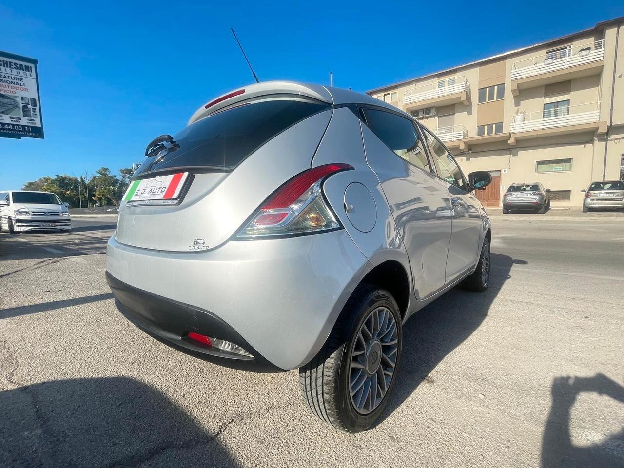 Lancia Ypsilon 0.9 TwinAir 85 CV 5 porte Metano Ecochic Gold