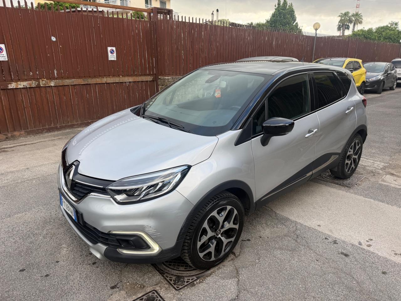 Renault Captur dCi 8V 90 CV EDC Start&Stop Energy Initiale Paris
