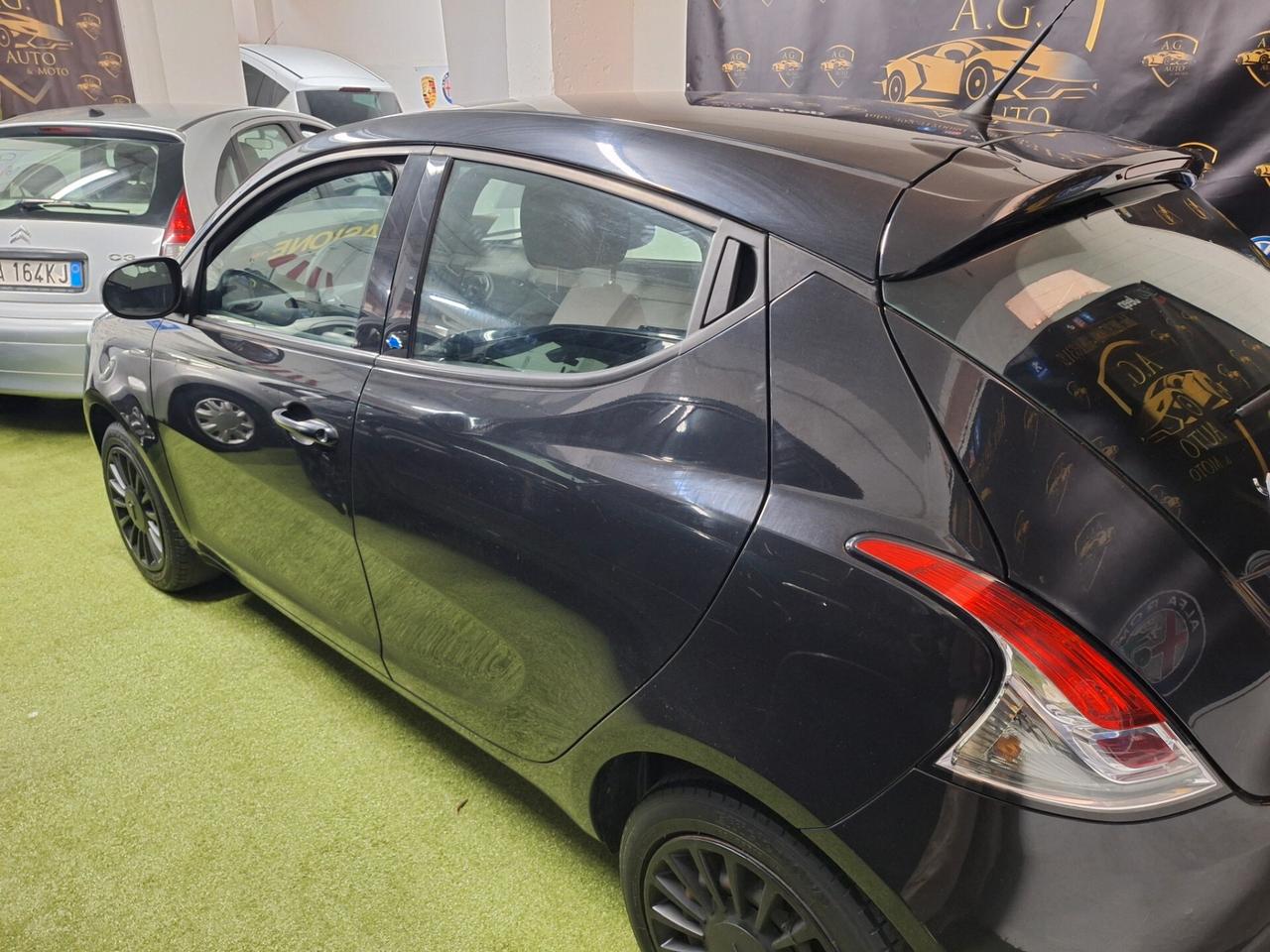 Lancia Ypsilon 1.2 69 CV 5 porte S&S Platinum
