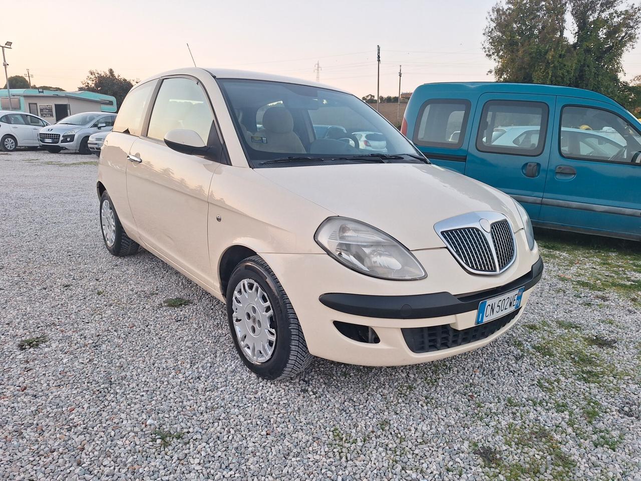 Lancia Ypsilon 1.3 Multijet 16V Platino NEOPATENTATI BASSI €4