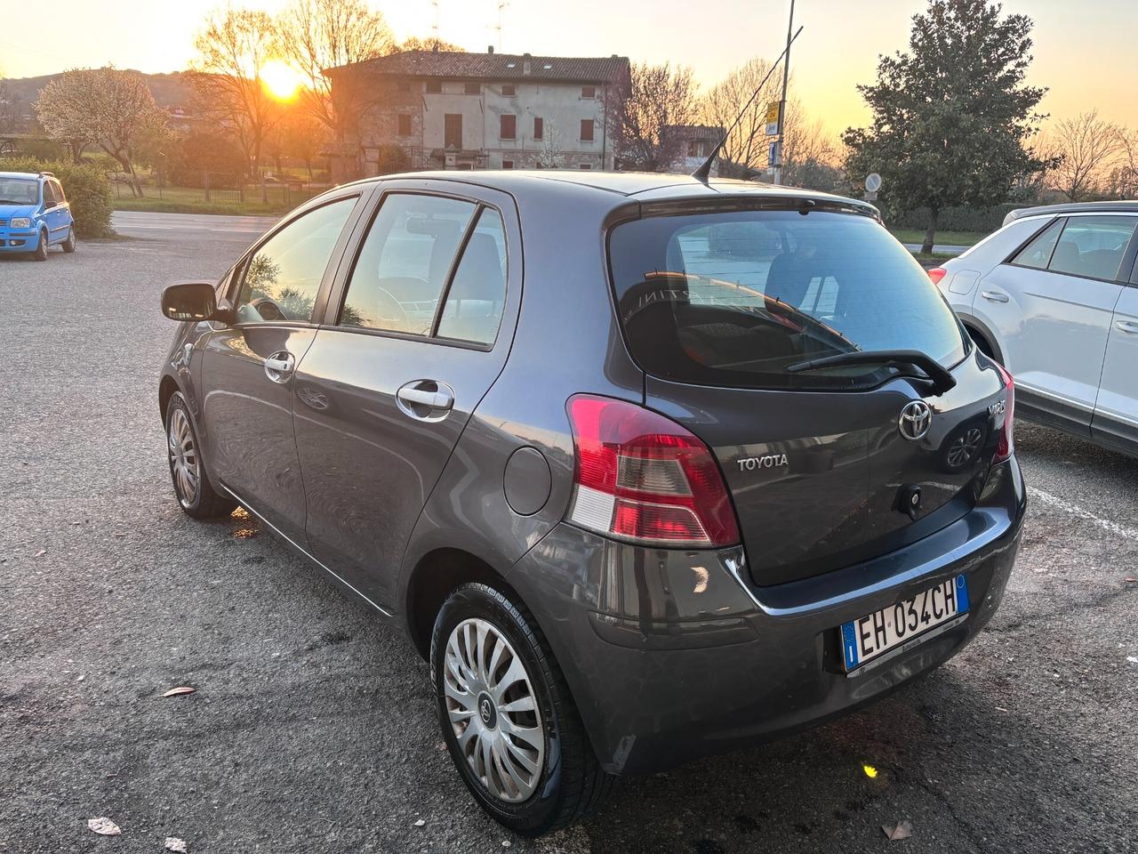 Toyota Yaris 1.0 5 porte
