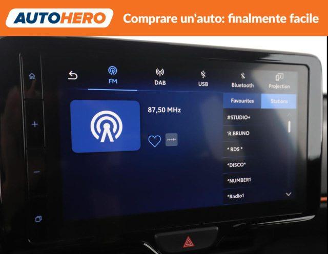 TOYOTA Yaris Cross 1.5 Hybrid 5p. E-CVT AWD-i Orange Edition