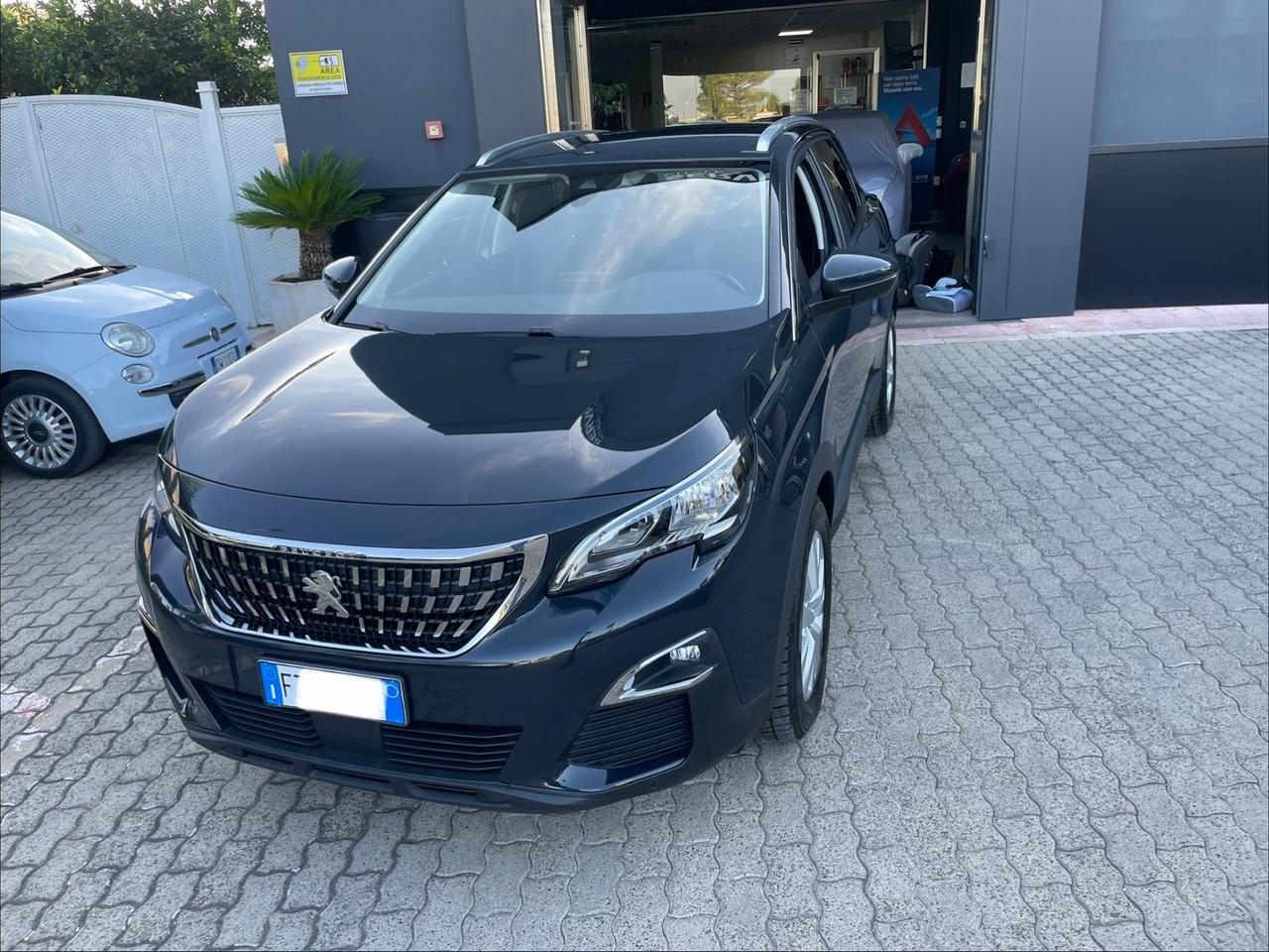 Peugeot 3008 BlueHDi cambio manuale sensori parcheggio ant-vetri privacy