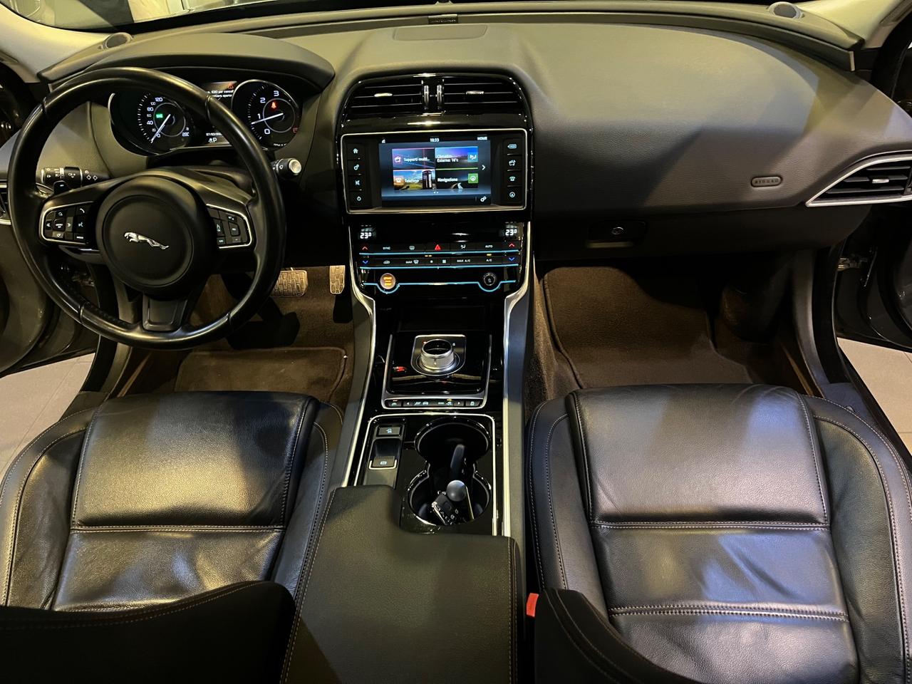 Jaguar XE 2.0d Pure 180cv auto