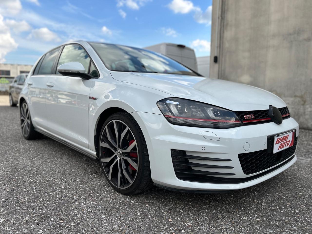 Volkswagen Golf GTI Performance 2.0 TSI DSG 5p. 300cv