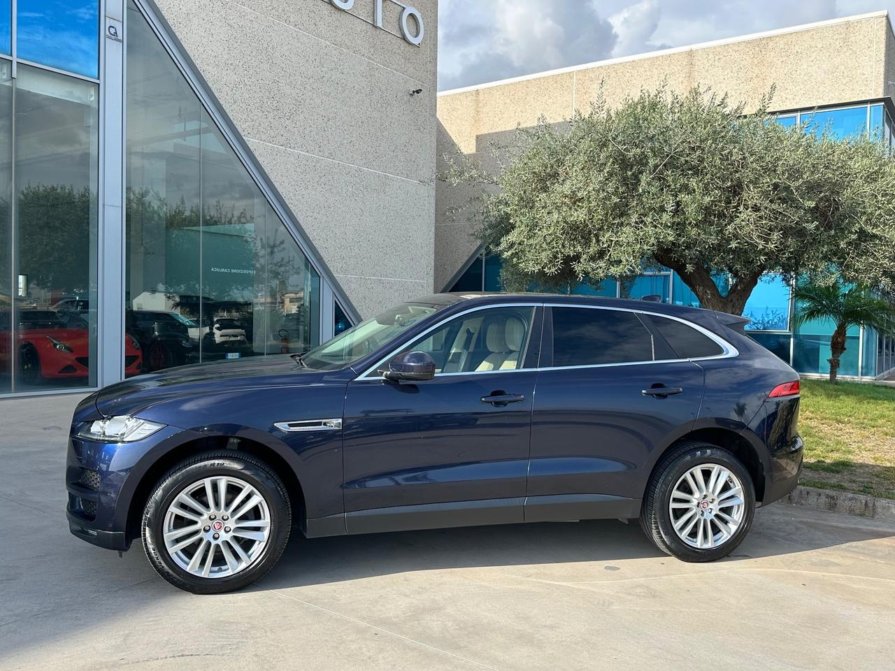 Jaguar F-Pace 2.0d Pure 240cv possibilità noleggio no scoring
