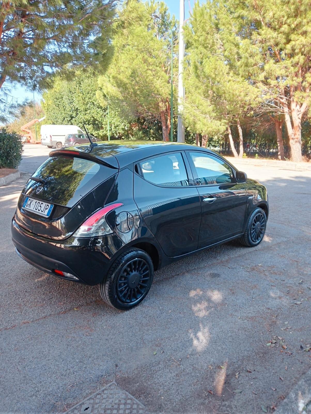 Lancia Ypsilon 1.0 FireFly 5 porte S&S Hybrid Ecochic Gold