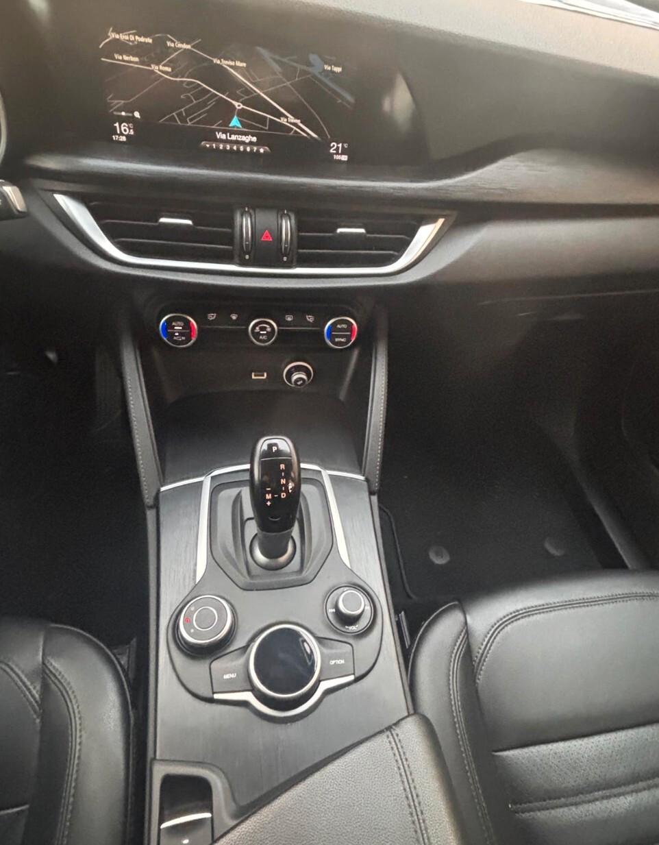 Alfa Romeo Stelvio 2.2 Turbodiesel 160 CV AT8 RWD Business