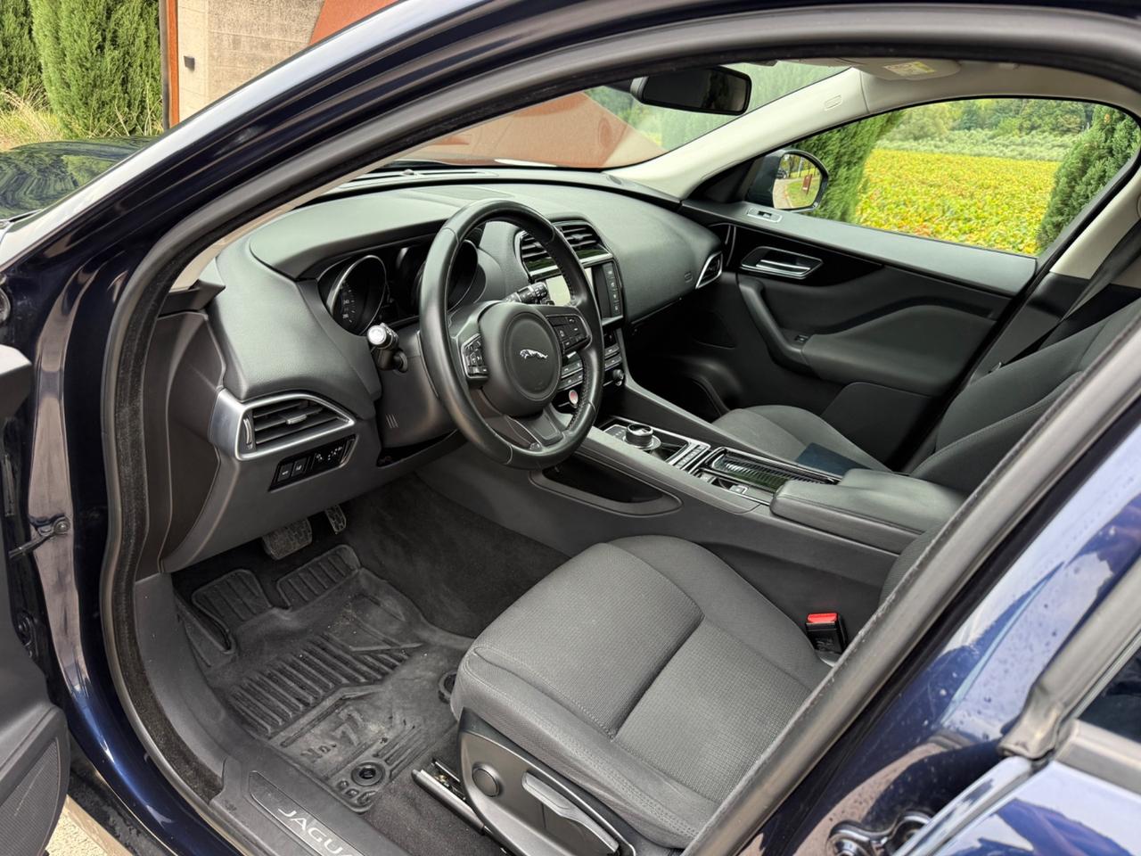 Jaguar F-Pace 2.0 D 180 CV AWD aut. Prestige