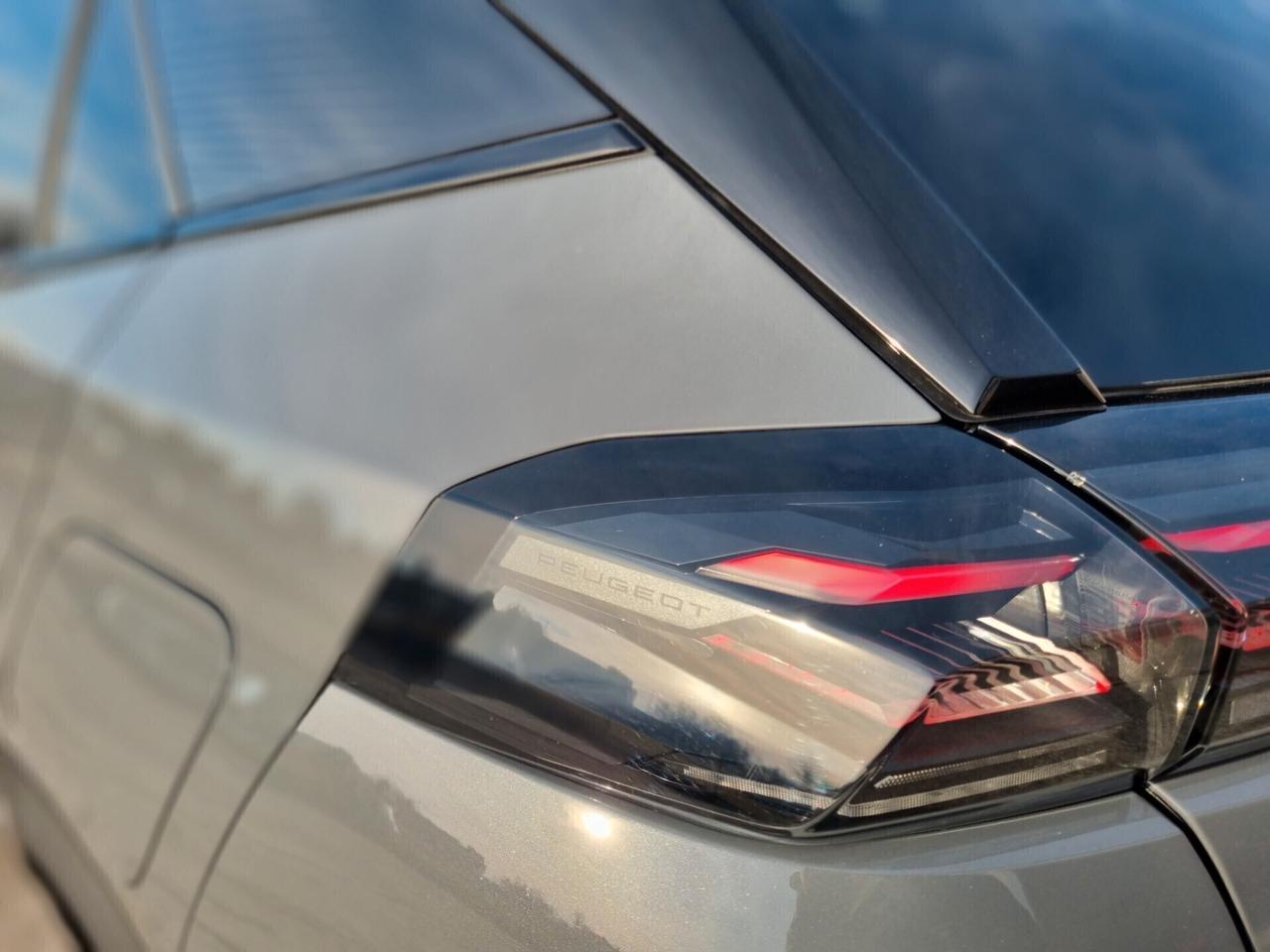 Peugeot 2008 PureTech 130 S&S EAT8 GT