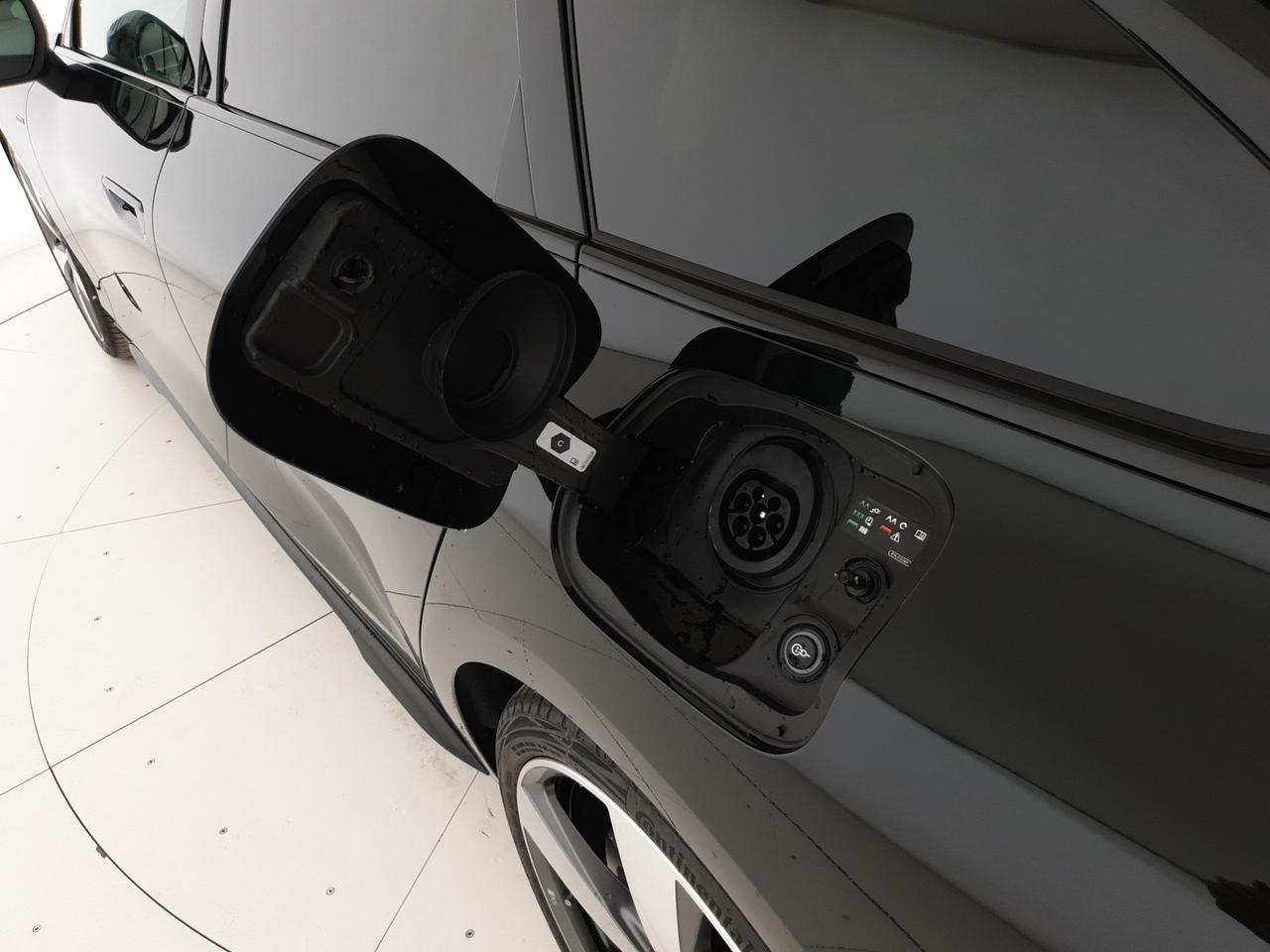 Avant 2.0e-hybrid 299CV quattro Str S line Edition