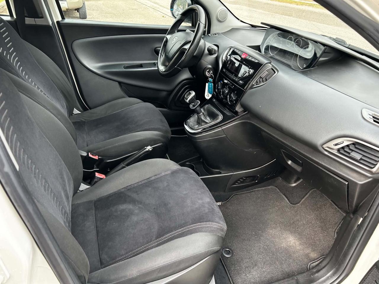 Lancia Ypsilon 1.2 69 CV 5 porte S&S Gold