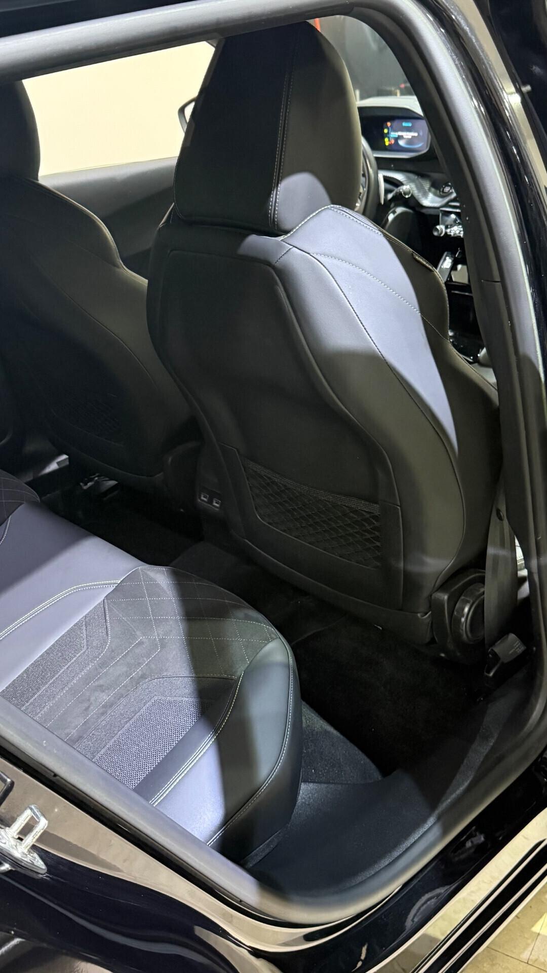 Peugeot 2008 BlueHDi 130 S&S EAT8 GT Pack