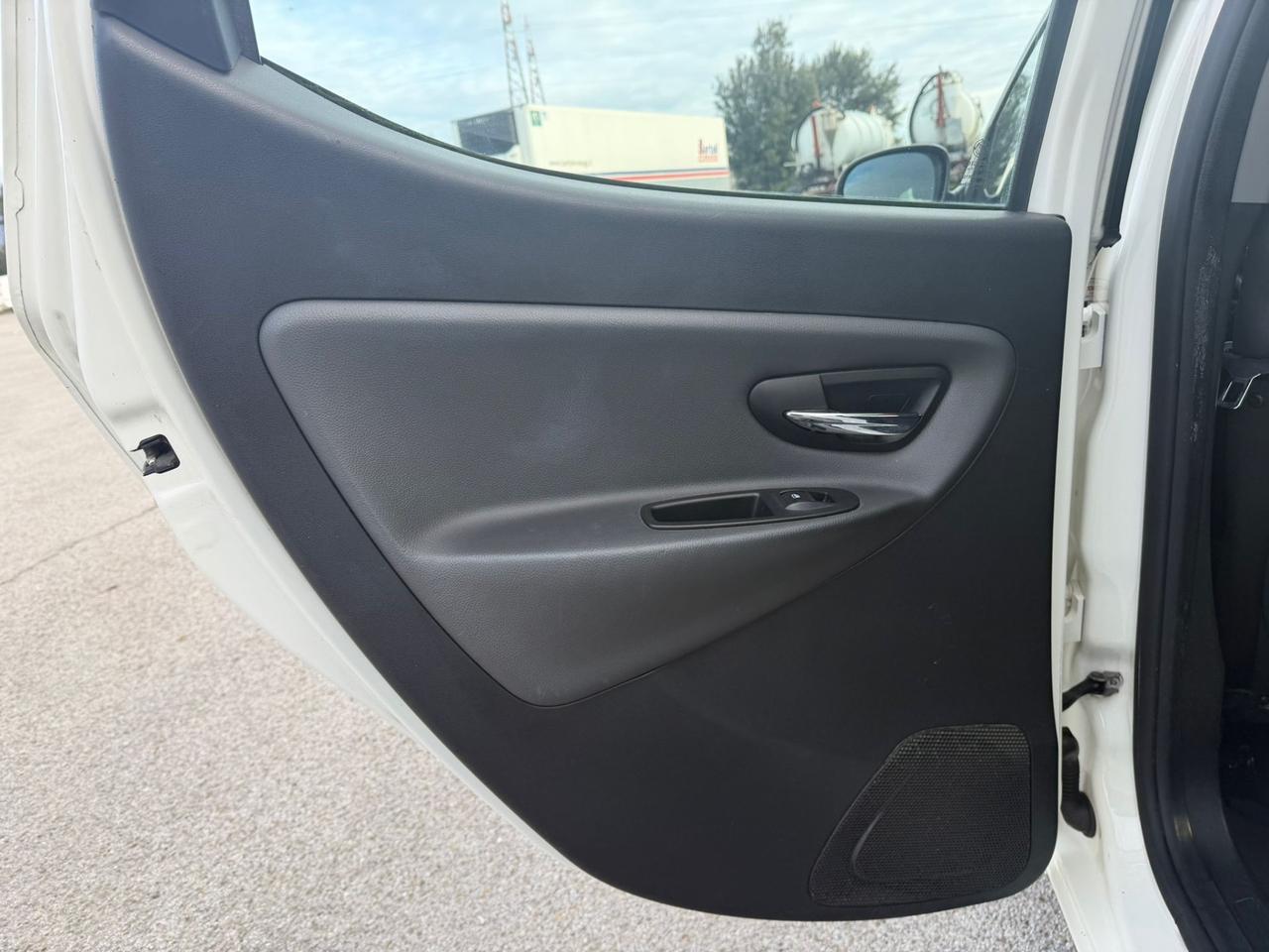 Lancia Y 1.3 MJT Platinum 117000 km GARANZIA 12 m