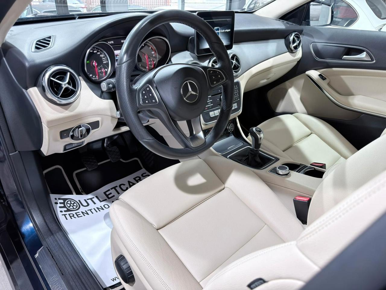 MERCEDES GLA 180d PREMIUM MANUALE 2017