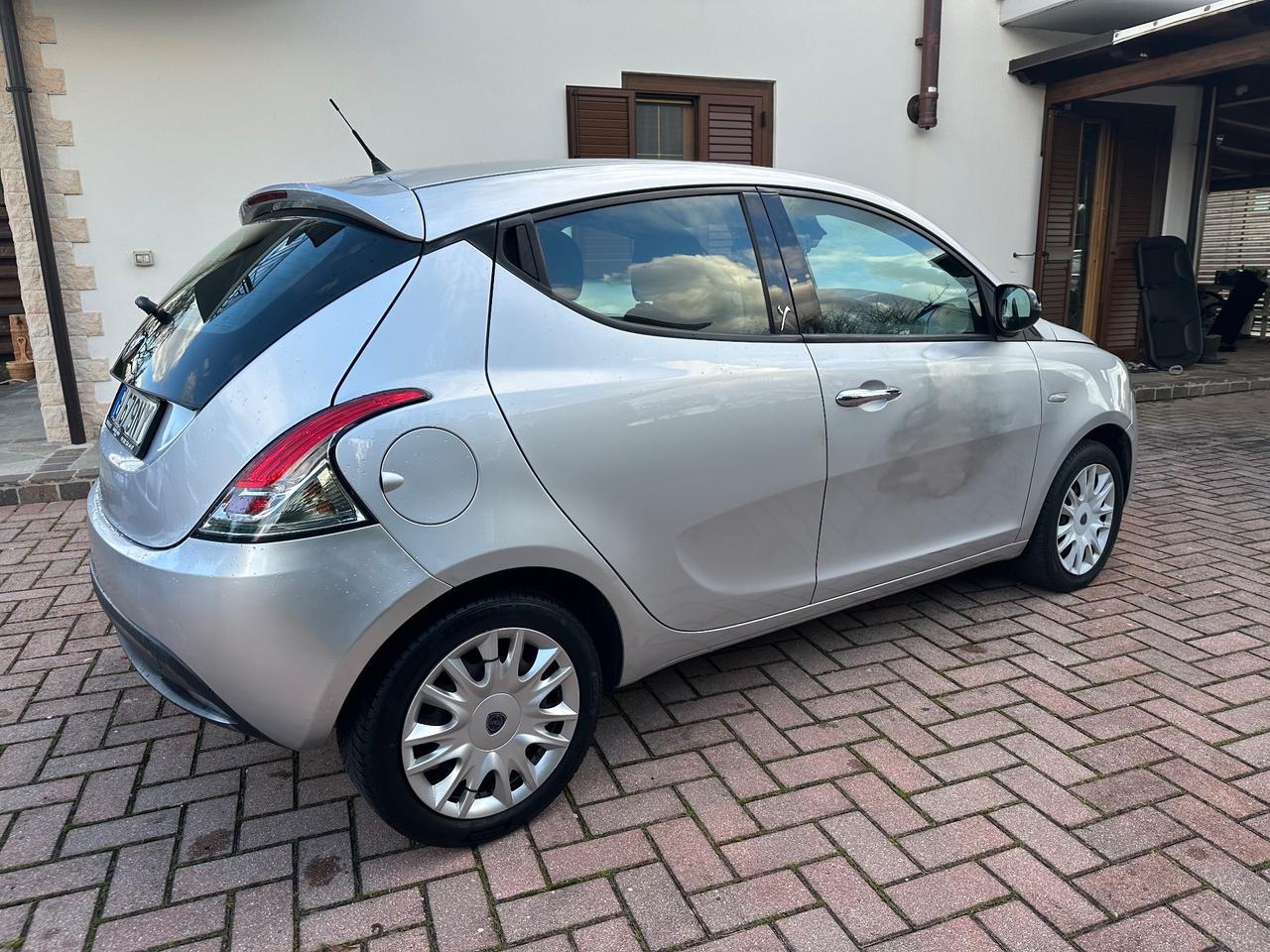 Lancia Ypsilon 1.2 69 CV 5 porte GPL Ecochic Platinum