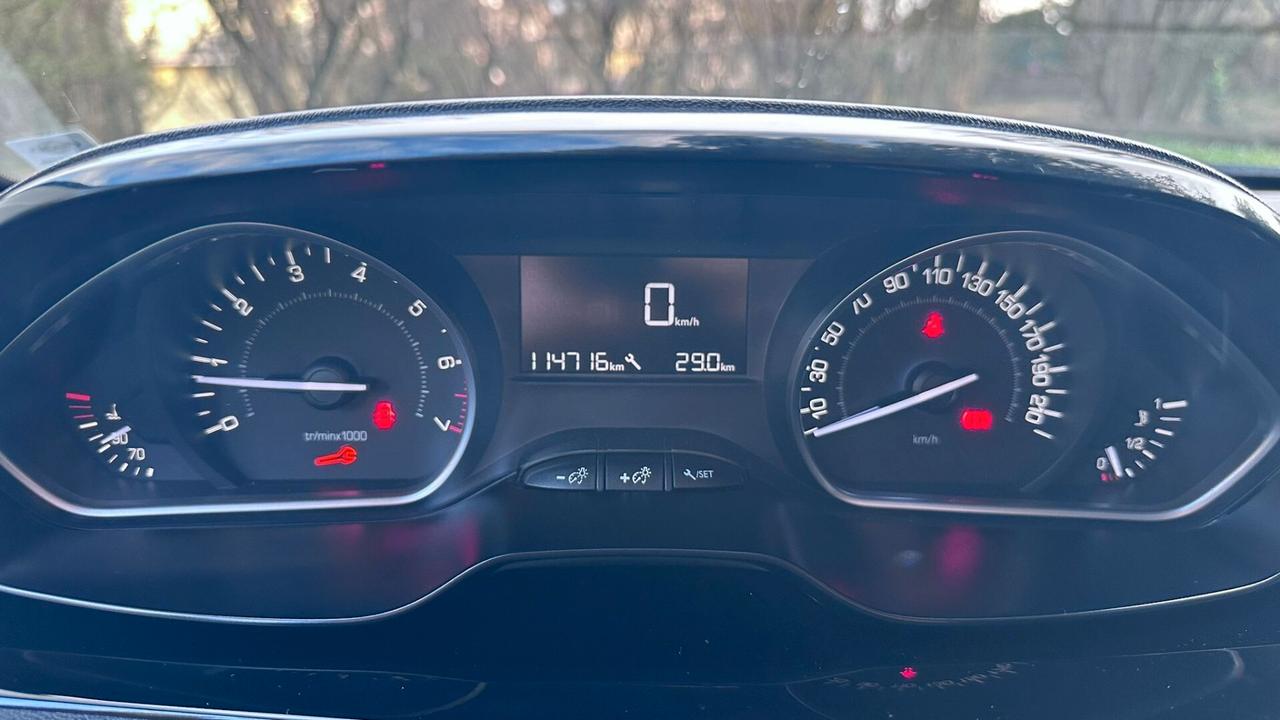 Peugeot 208 PureTech 82 5P Allure NEOP GPL 2018 LEGGI TESTO