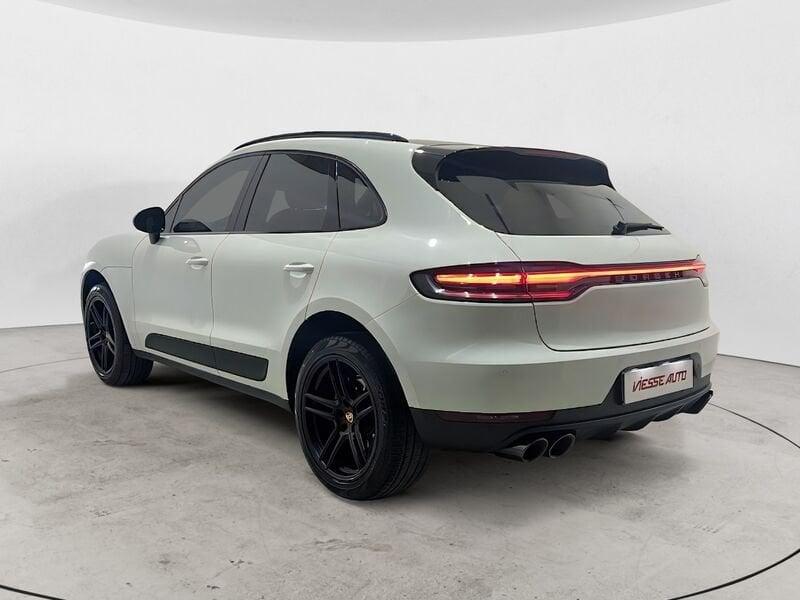 Porsche Macan 2.0 iva esposta