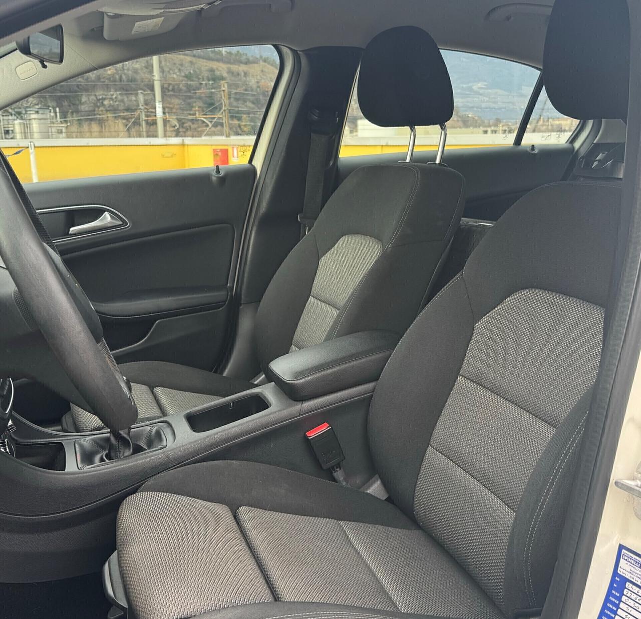 Mercedes-benz A 180 Premium SOLO 84.000km