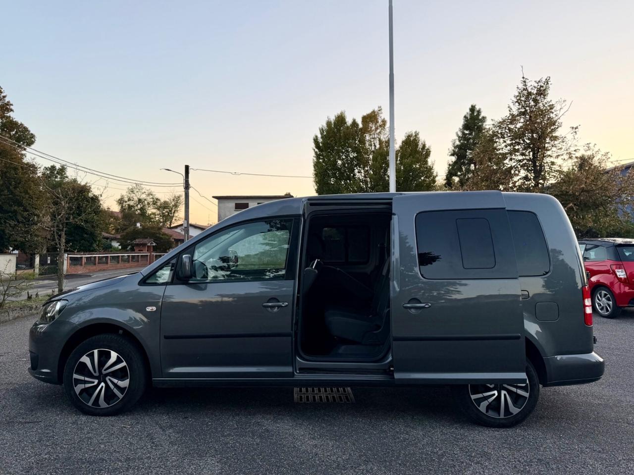 Volkswagen Caddy 1.6 TDI 102 CV DSG 5p. Trendline
