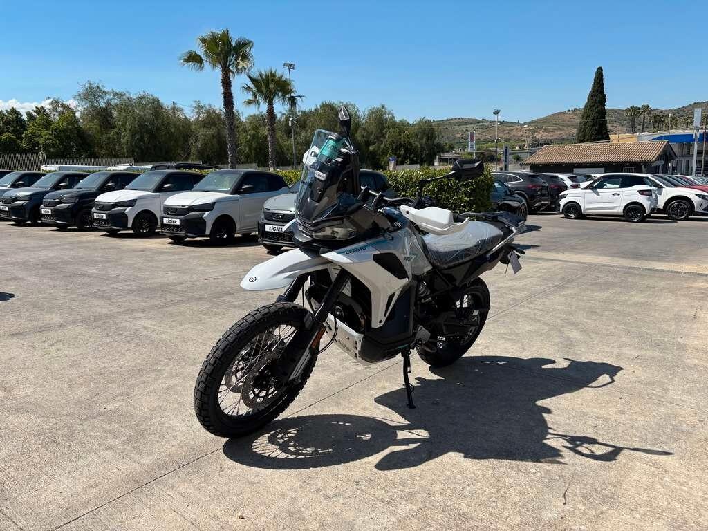 Cf Moto MT 1000X KM0 Tua a solo 92 Euro al mese