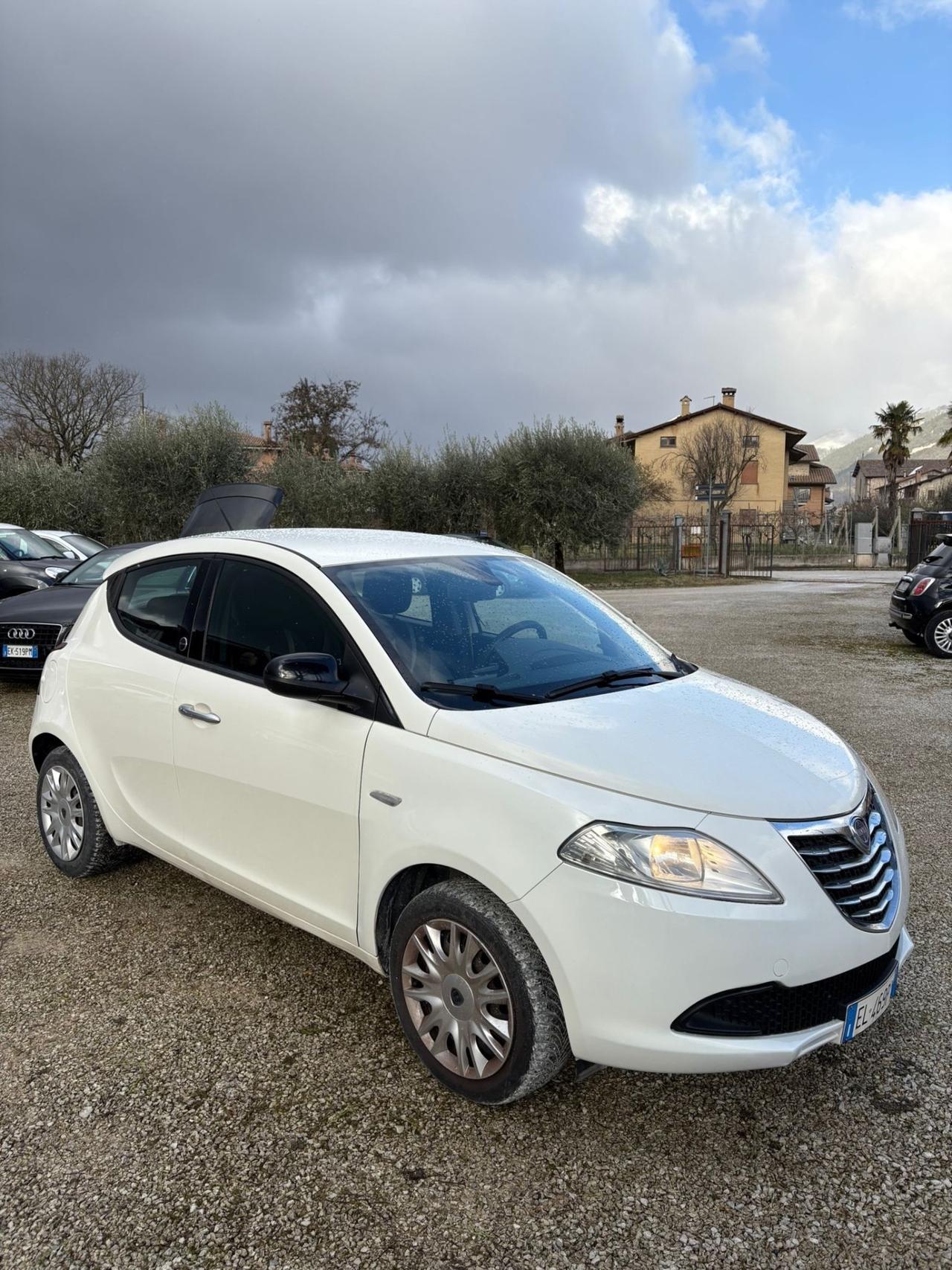 Lancia Ypsilon 1.2 benzina/GPL PERFETTA NEOPATENTATI