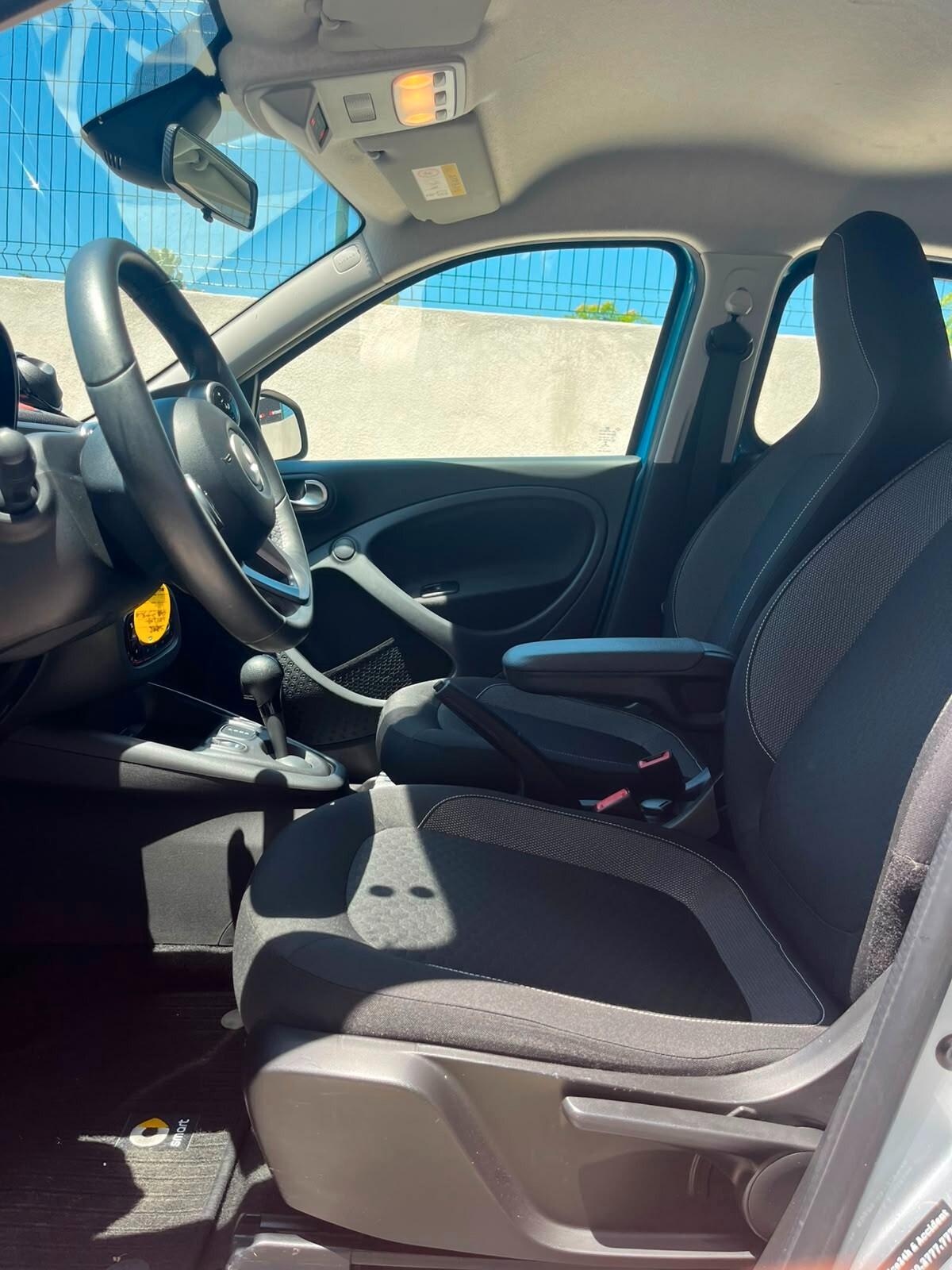 Smart ForFour EQ Pulse