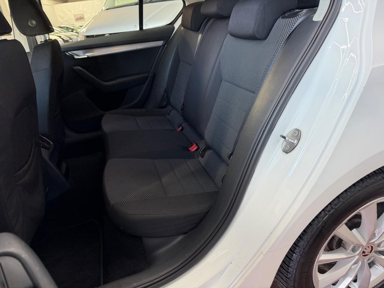Skoda Octavia 1.6 TDI CR 105 CV DSG Ambition