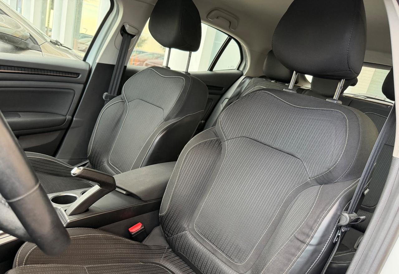 Renault Megane Mégane dCi 8V 110 CV EDC Energy Bose