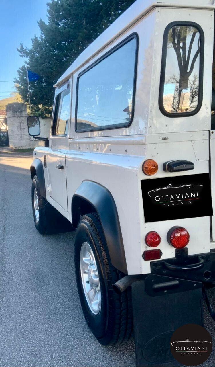 Land Rover Defender 90 turbodiesel Soft-top