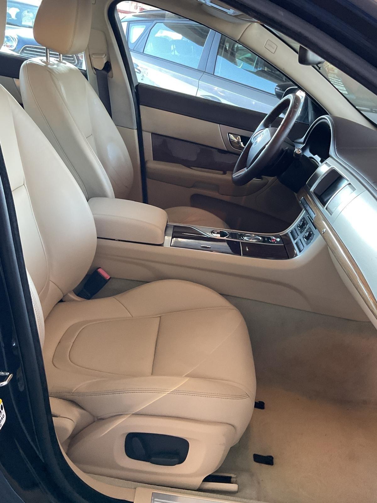 XF 3.0 D V6 Premium Luxury-unipro-rate-garanzia-