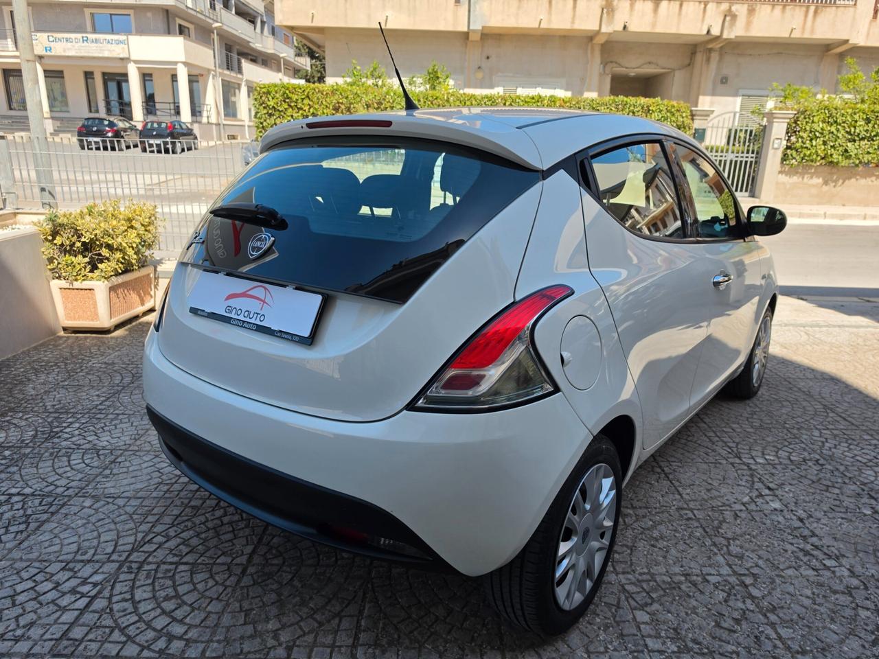 Lancia Ypsilon 1.2 69 CV 5 porte S&S Silver