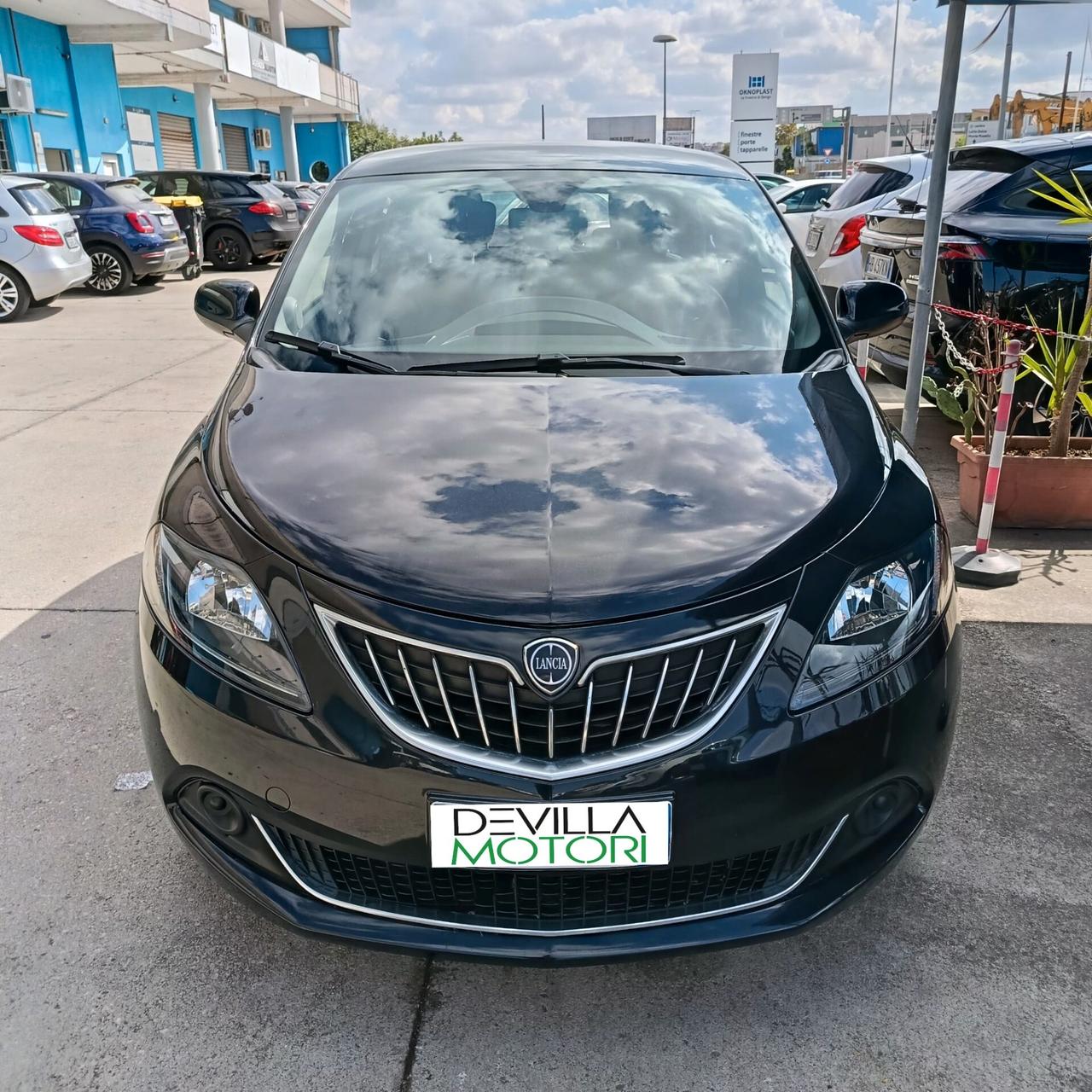 Lancia Ypsilon 1.0 FireFly 5 porte S&S Hybrid Silver