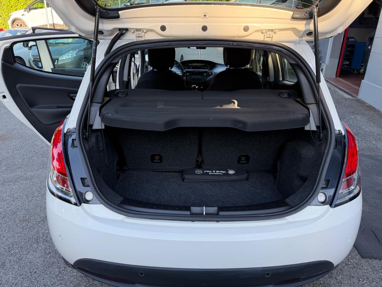Lancia Ypsilon 1.2 benzina tetto panoramico apribile