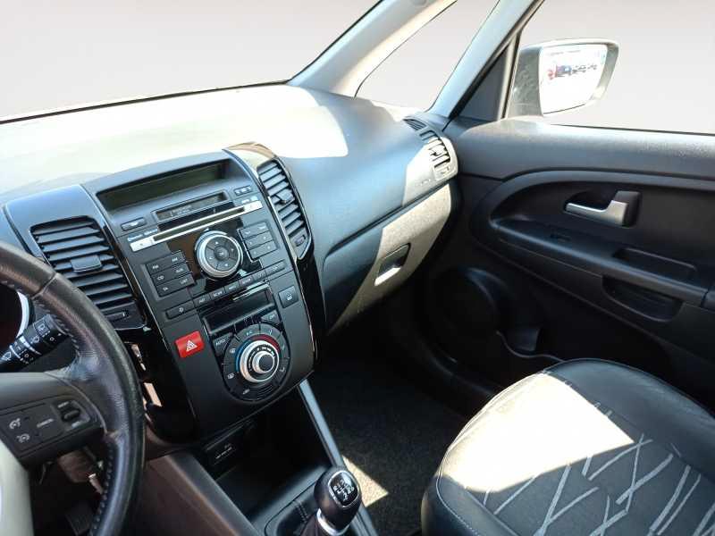 KIA Venga 1.4 crdi Cool c/t.panoramico,r.vel. s/navi 90c