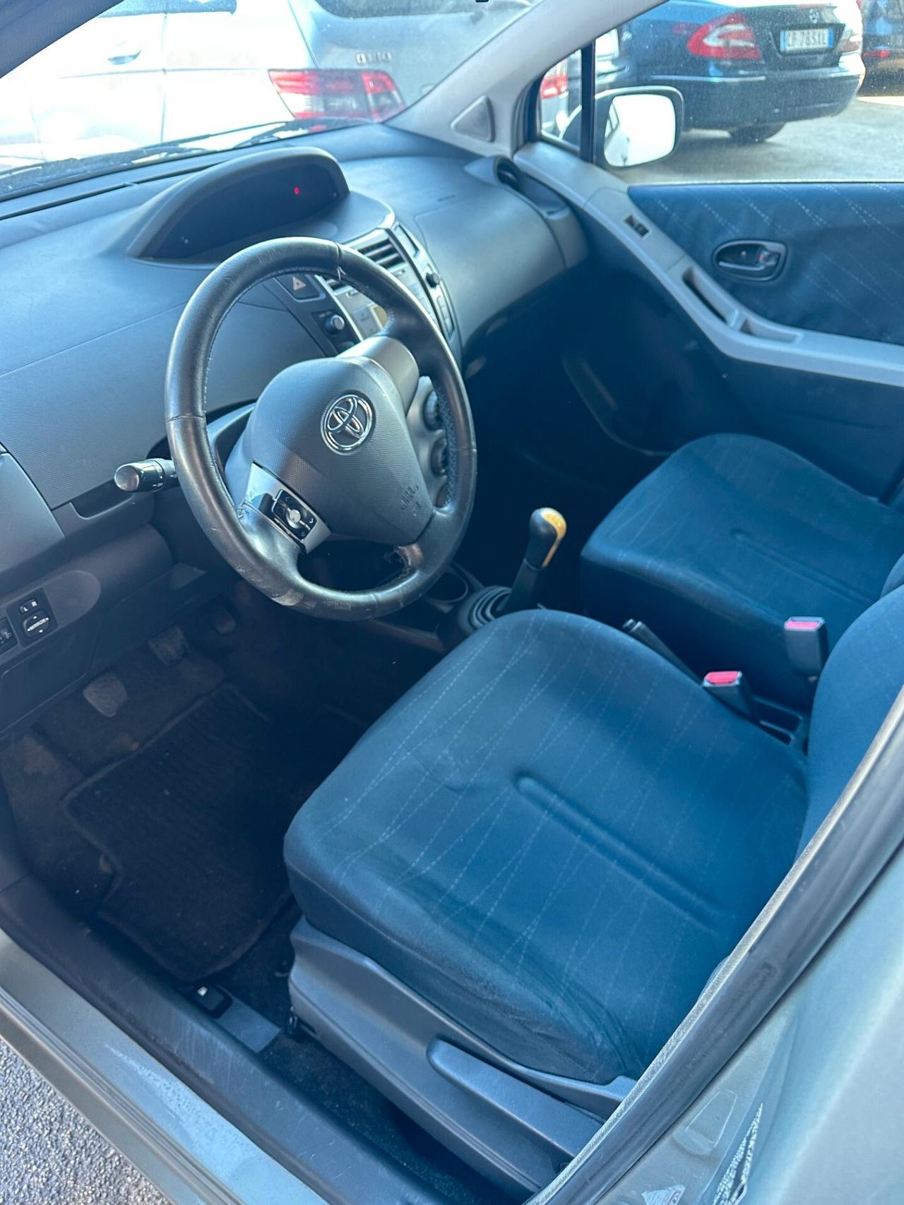 Toyota Yaris 1.0 5 porte