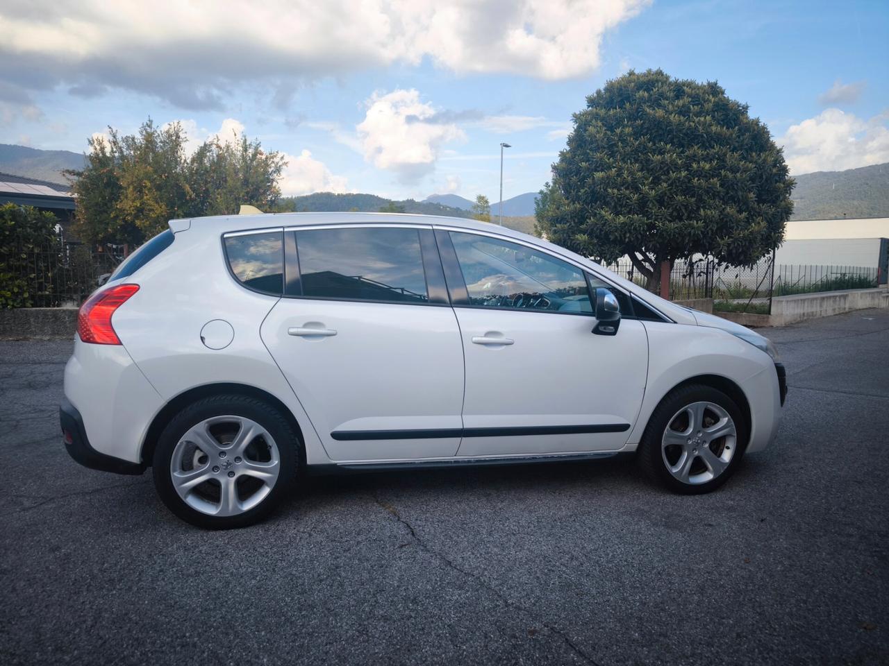 PEUGEOT 3008 HDI- ALLURE -CAMBIO AUTOMATICO