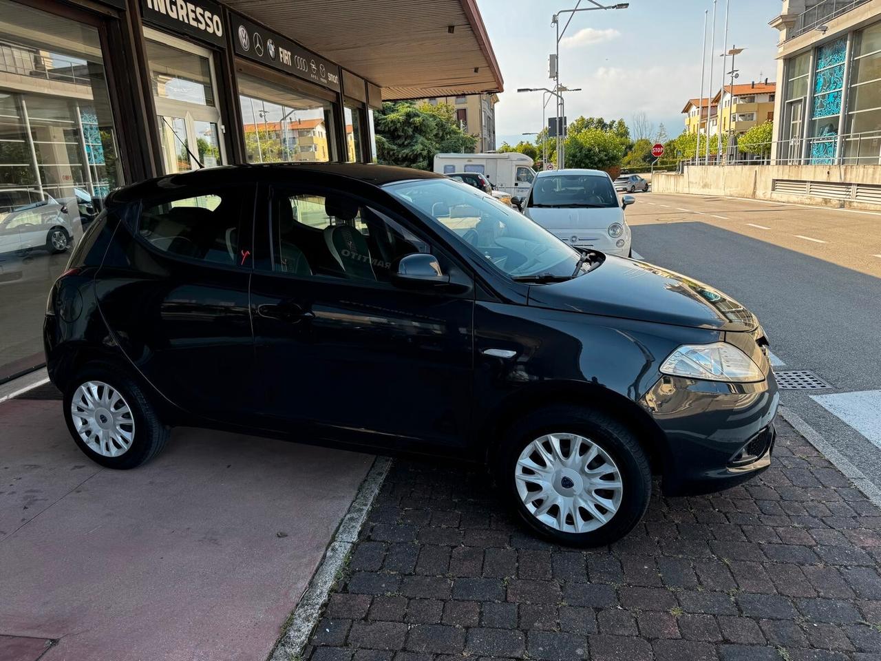 Lancia Ypsilon 0.9 TwinAir 85 CV 5 porte S&S Gold