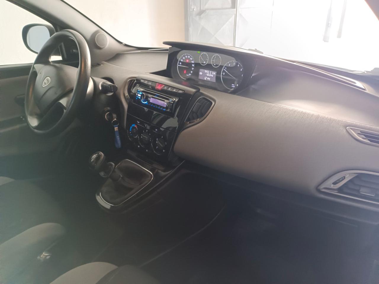 Lancia Ypsilon 1.2 69 CV Unyca