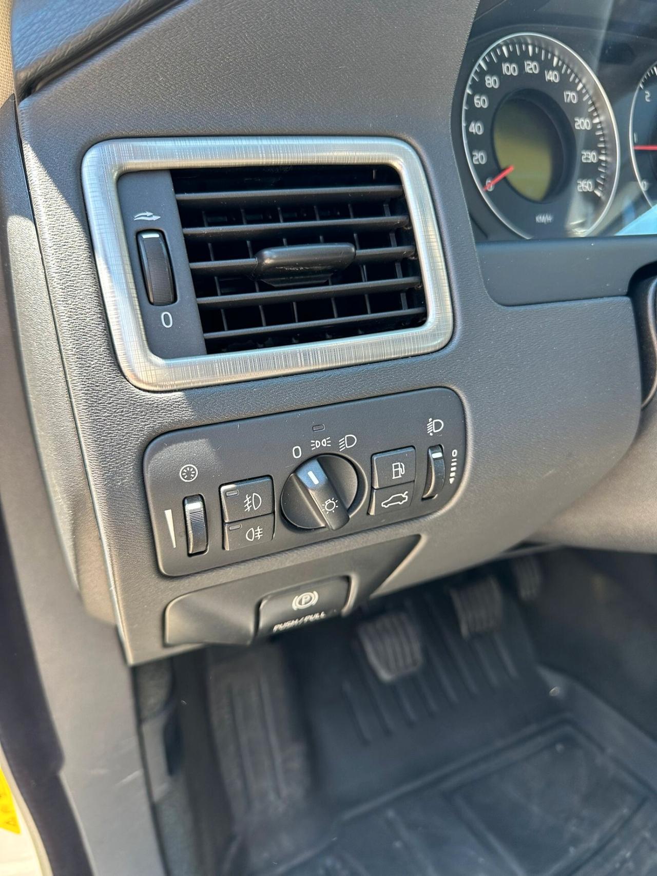 Volvo V70 2.4 D5 Momentum
