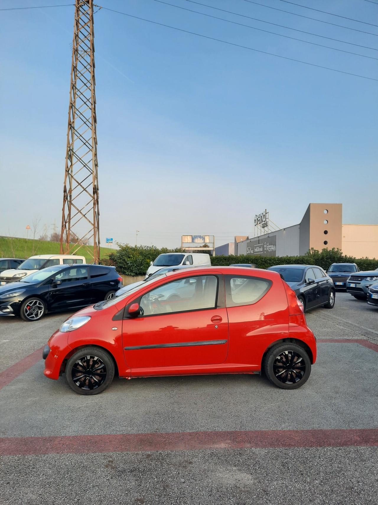 Peugeot 107 1.0 68 CV Ok neopatentati