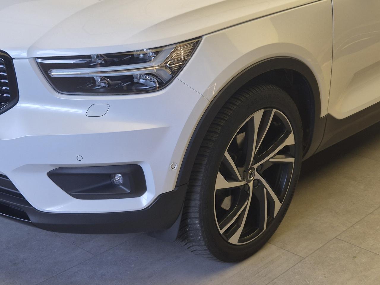 VOLVO XC40 - XC40 2.0 d4 R-design awd geartronic