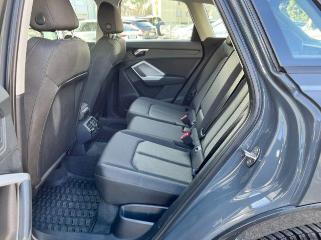 AUDI Q3 35 TFSI Business Advanced