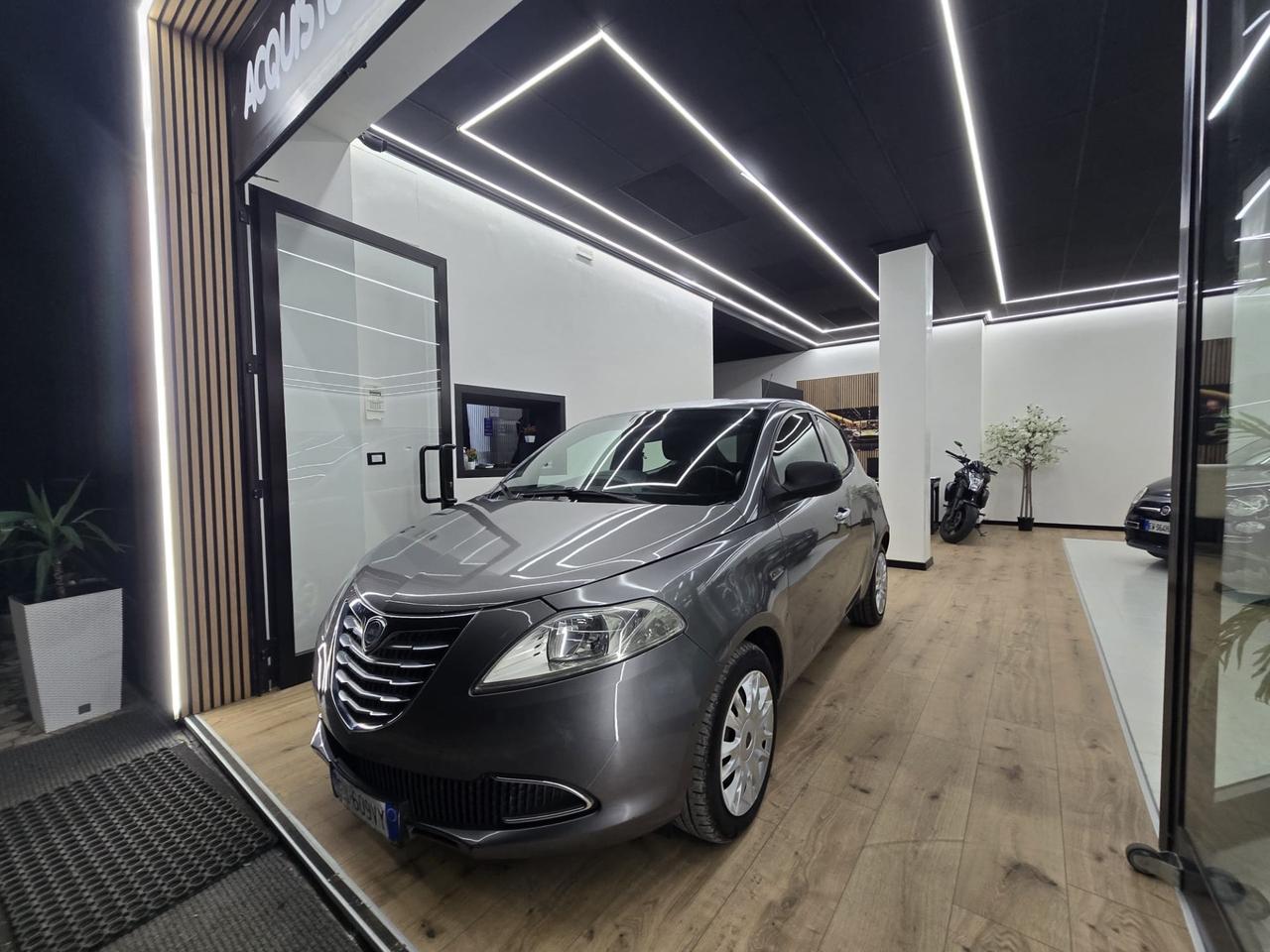 Lancia Ypsilon 1.3 MJT 75 CV Unyca