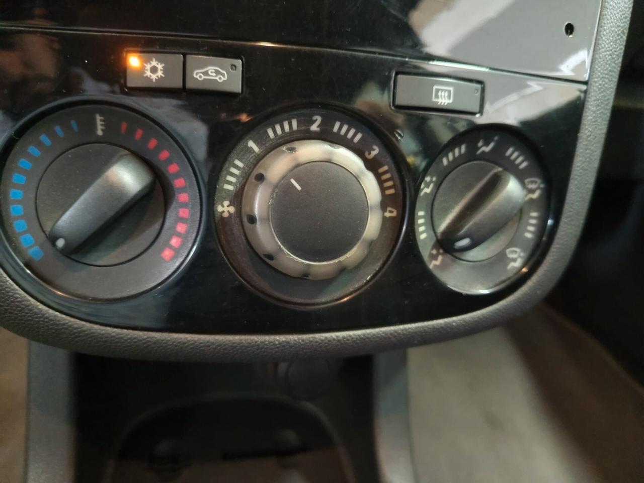 Opel Corsa 1.2 BENZINA-GPL, ok neopatentati 156 Mila chilometri
